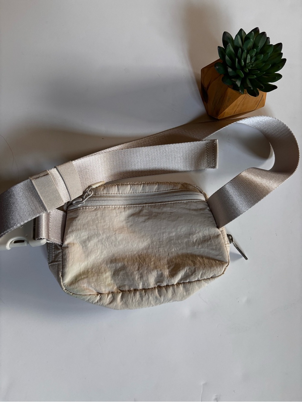 Lululemon Everywhere Belt Bag 1L Light Ivory/silver - Picture 3 of 7